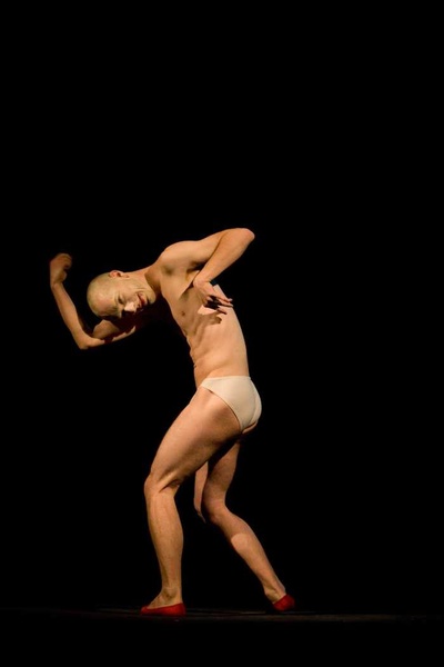 Група Перформативна "Тіло. Рух. Місто" (Рацібож, Польща). Вистава "Божевільна" Техніка буто. "Драбин